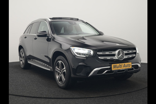 Mercedes-Benz GLC 300e 4MATIC Premium Plug In Hybrid 320pk Dealer O.H. PHEV | Trekhaak Af Fabriek | Panodak | Camera | Lederen Sportstoelen Verwarmd | Sfeerverlichting | Apple Carplay | Sidesteps | Navigatie | DAB |