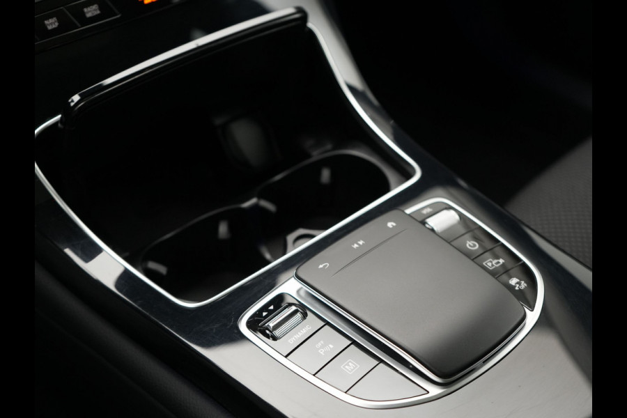 Mercedes-Benz GLC 300e 4MATIC Premium Plug In Hybrid 320pk Dealer O.H. PHEV | Trekhaak Af Fabriek | Panodak | Camera | Lederen Sportstoelen Verwarmd | Sfeerverlichting | Apple Carplay | Sidesteps | Navigatie | DAB |