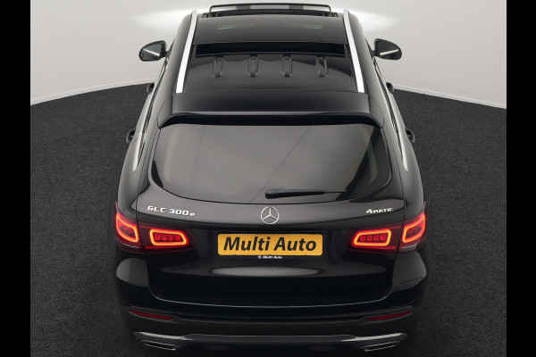 Mercedes-Benz GLC 300e 4MATIC Premium Plug In Hybrid 320pk Dealer O.H. PHEV | Trekhaak Af Fabriek | Panodak | Camera | Lederen Sportstoelen Verwarmd | Sfeerverlichting | Apple Carplay | Sidesteps | Navigatie | DAB |