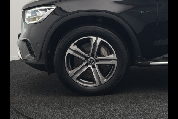 Mercedes-Benz GLC 300e 4MATIC Premium Plug In Hybrid 320pk Dealer O.H. PHEV | Trekhaak Af Fabriek | Panodak | Camera | Lederen Sportstoelen Verwarmd | Sfeerverlichting | Apple Carplay | Sidesteps | Navigatie | DAB |