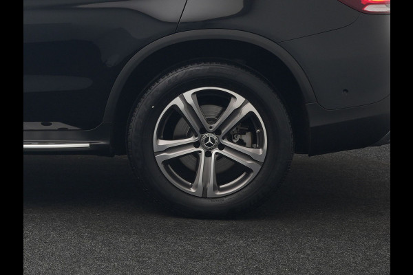 Mercedes-Benz GLC 300e 4MATIC Premium Plug In Hybrid 320pk Dealer O.H. PHEV | Trekhaak Af Fabriek | Panodak | Camera | Lederen Sportstoelen Verwarmd | Sfeerverlichting | Apple Carplay | Sidesteps | Navigatie | DAB |
