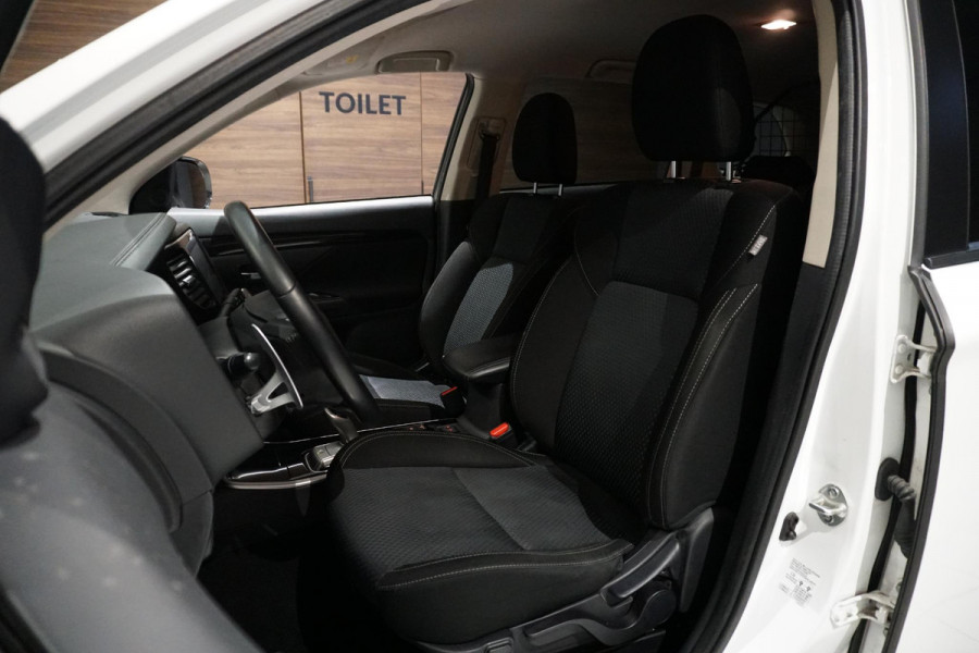 Mitsubishi Outlander 2.4 PHEV Pure + TREKHAAK / CARPLAY / CAMERA / STOELVERWARMING /