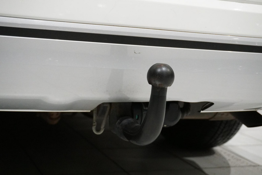 Mitsubishi Outlander 2.4 PHEV Pure + TREKHAAK / CARPLAY / CAMERA / STOELVERWARMING /