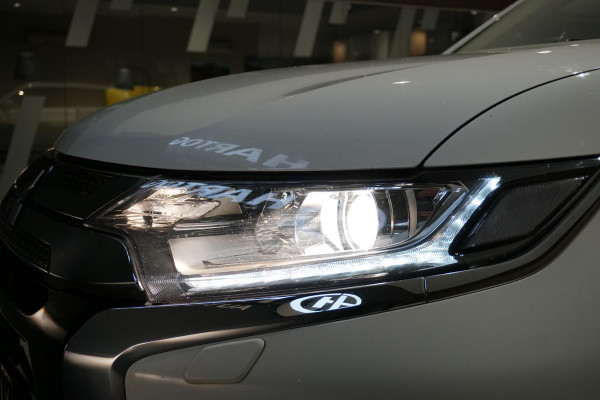Mitsubishi Outlander 2.4 PHEV Pure + TREKHAAK / CARPLAY / CAMERA / STOELVERWARMING /