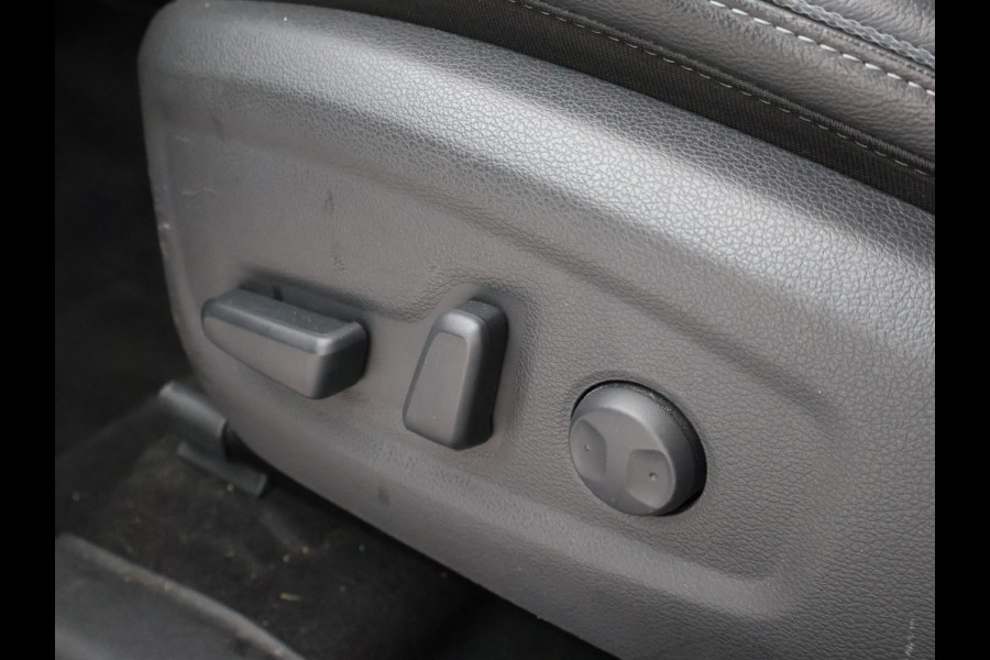 Hyundai Kona EV PREMIUM SKY 64 KWH + SCHUIFDAK | LEDER | TREKHAAK | STOELVENTILATIE | HEAD-UP | CAMERA | ADAPTIVE CRUISE CONTROL