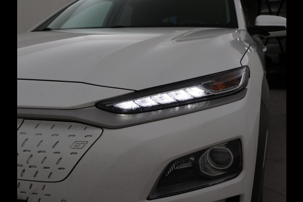 Hyundai Kona EV PREMIUM SKY 64 KWH + SCHUIFDAK | LEDER | TREKHAAK | STOELVENTILATIE | HEAD-UP | CAMERA | ADAPTIVE CRUISE CONTROL