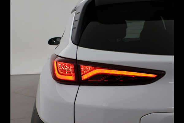 Hyundai Kona EV PREMIUM SKY 64 KWH + SCHUIFDAK | LEDER | TREKHAAK | STOELVENTILATIE | HEAD-UP | CAMERA | ADAPTIVE CRUISE CONTROL