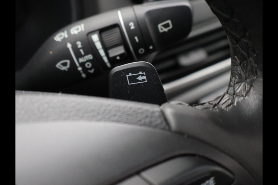 Hyundai Kona EV PREMIUM SKY 64 KWH + SCHUIFDAK | LEDER | TREKHAAK | STOELVENTILATIE | HEAD-UP | CAMERA | ADAPTIVE CRUISE CONTROL