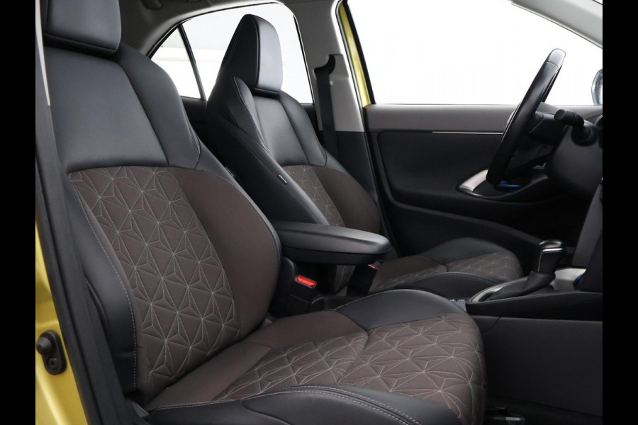 Toyota Yaris Cross 1.5 HYBRIDE EXECUTIVE BI-TONE GARANTIE TOT 9-2032 DODE HOEK DETECTIE.STOEL VERWARMING.TREKHAAK