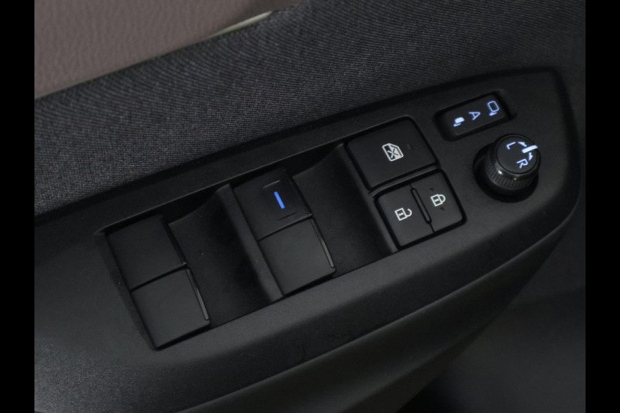 Toyota Yaris Cross 1.5 HYBRIDE EXECUTIVE BI-TONE GARANTIE TOT 9-2032 DODE HOEK DETECTIE.STOEL VERWARMING.TREKHAAK