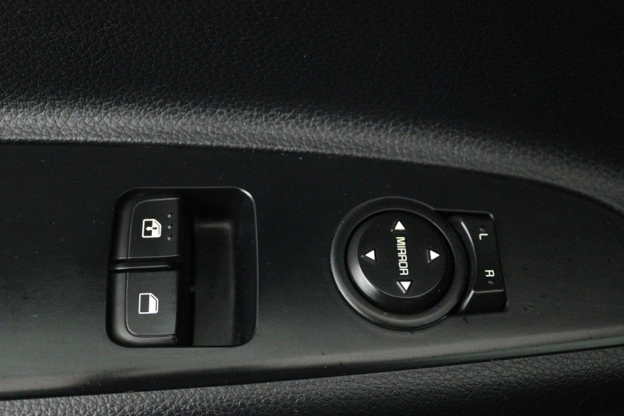 Kia Rio 1.0 TGDI DynamicLine (ACHTERUITRIJCAMERA, NAVIGATIE, CRUISE CONTROL,CARPLAY, PARKEERSENSOREN, 1e EIGENAAR,)