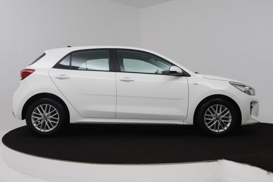 Kia Rio 1.0 TGDI DynamicLine (ACHTERUITRIJCAMERA, NAVIGATIE, CRUISE CONTROL,CARPLAY, PARKEERSENSOREN, 1e EIGENAAR,)