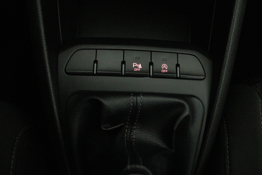 Kia Rio 1.0 TGDI DynamicLine (ACHTERUITRIJCAMERA, NAVIGATIE, CRUISE CONTROL,CARPLAY, PARKEERSENSOREN, 1e EIGENAAR,)