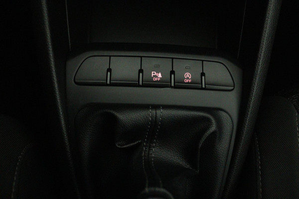 Kia Rio 1.0 TGDI DynamicLine (ACHTERUITRIJCAMERA, NAVIGATIE, CRUISE CONTROL,CARPLAY, PARKEERSENSOREN, 1e EIGENAAR,)