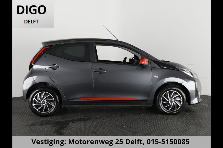 Toyota Aygo 1.0 VVT-i X-PLAY AUTOMAAT GARANTIE TOT 10-2031 BIJNA 2022. APPLE CARPLAY & ANDROID AUTO . ACHTERUITRIJ CAMERA .