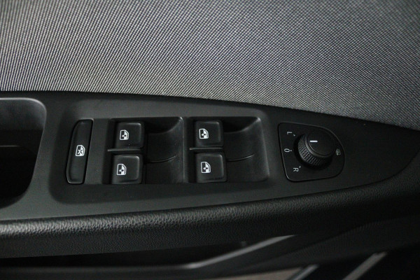 Seat ✅ Leon ST 1.0 EcoTSI Style Business Intense (PARKEERSENSOREN, NAVIGATIE, CARPLAY, CRUISE CONTROL)