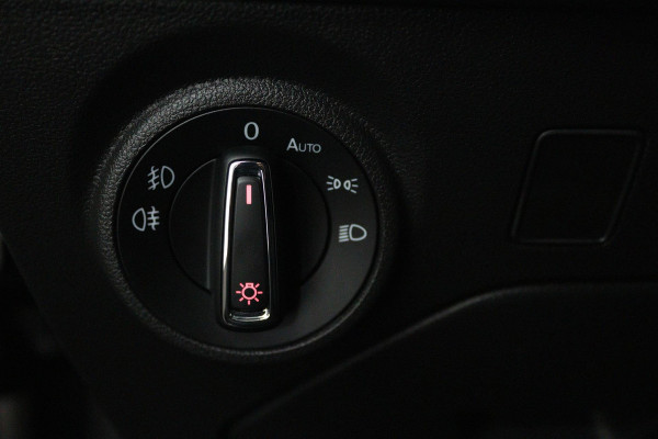 Seat ✅ Leon ST 1.0 EcoTSI Style Business Intense (PARKEERSENSOREN, NAVIGATIE, CARPLAY, CRUISE CONTROL)