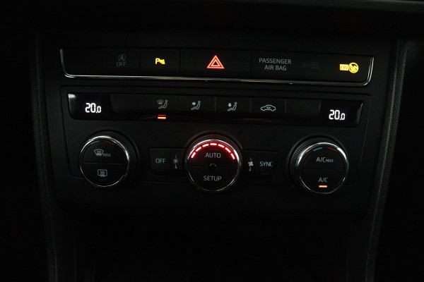 Seat ✅ Leon ST 1.0 EcoTSI Style Business Intense (PARKEERSENSOREN, NAVIGATIE, CARPLAY, CRUISE CONTROL)