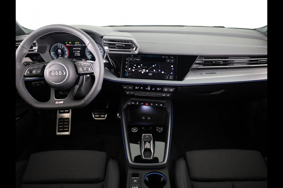 Audi A3 Sportback S edition 40 TFSI e 204 pk | Dark olive green | Sonos premium 3D | Assistentiepakket plus | Ambient verlichting |