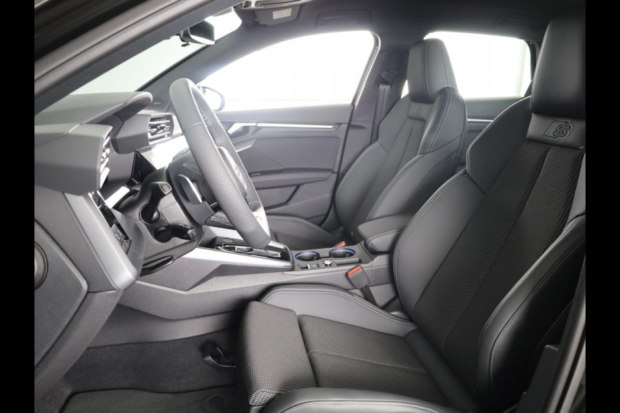 Audi A3 Sportback S edition 40 TFSI e 204 pk | Dark olive green | Sonos premium 3D | Assistentiepakket plus | Ambient verlichting |