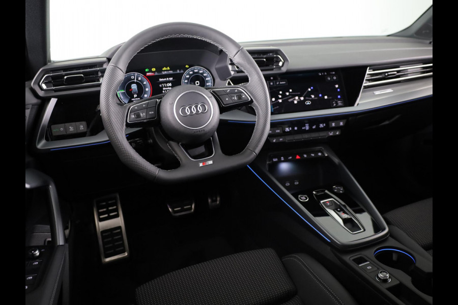 Audi A3 Sportback S edition 40 TFSI e 204 pk | Dark olive green | Sonos premium 3D | Assistentiepakket plus | Ambient verlichting |