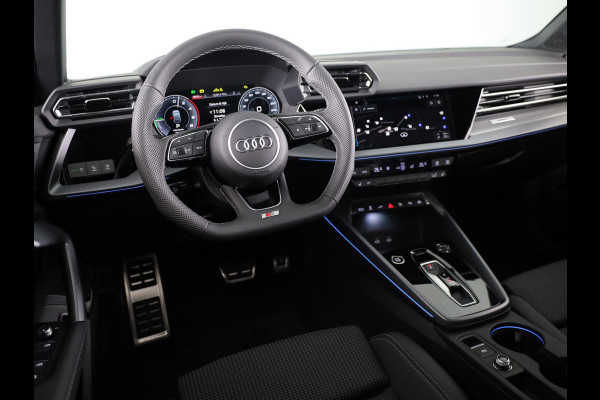 Audi A3 Sportback S edition 40 TFSI e 204 pk | Dark olive green | Sonos premium 3D | Assistentiepakket plus | Ambient verlichting |