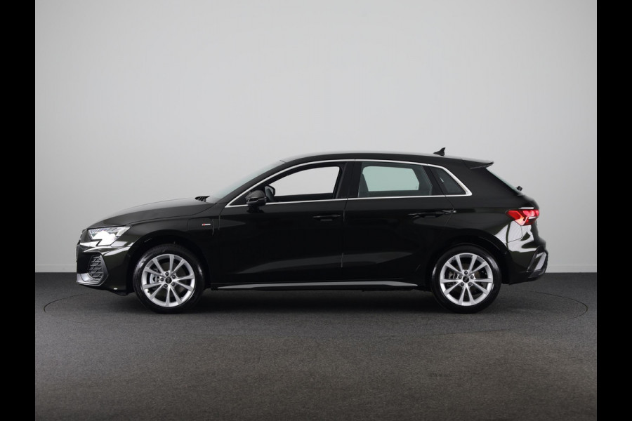 Audi A3 Sportback S edition 40 TFSI e 204 pk | Dark olive green | Sonos premium 3D | Assistentiepakket plus | Ambient verlichting |
