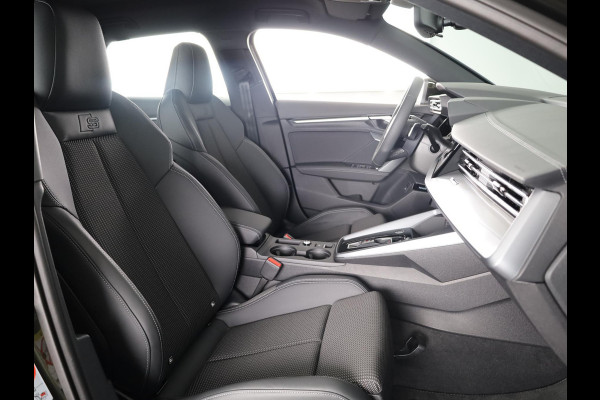 Audi A3 Sportback S edition 40 TFSI e 204 pk | Dark olive green | Sonos premium 3D | Assistentiepakket plus | Ambient verlichting |