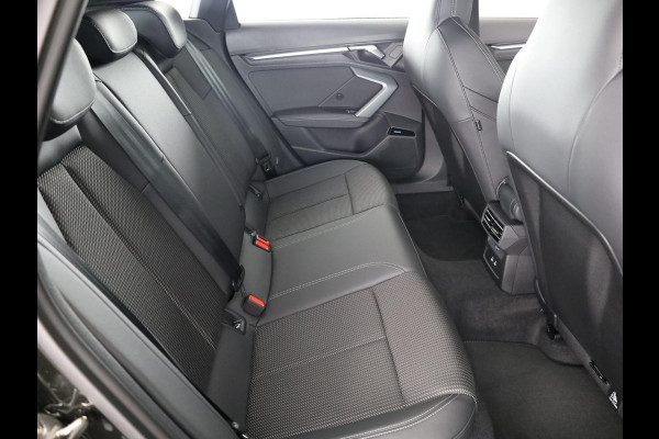Audi A3 Sportback S edition 40 TFSI e 204 pk | Dark olive green | Sonos premium 3D | Assistentiepakket plus | Ambient verlichting |