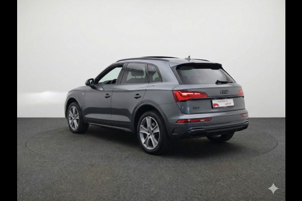 Audi Q5 50 TFSI e S-line Competition 299pk |  Panoramadak  | Wegklapbare trekhaak | B&O Audio | Parkeercamera | Adaptieve cruise contole | Verwarmbare voorstoelen