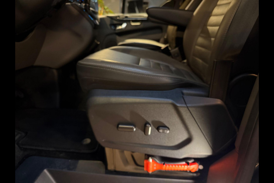 Ford Transit Custom 300 2.0 TDCI L2H1 Limited 5P. Nieuwstaat