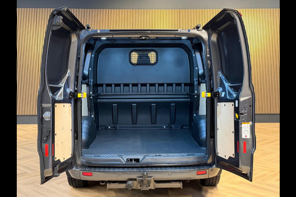 Ford Transit Custom 300 2.0 TDCI L2H1 Limited 5P. Nieuwstaat