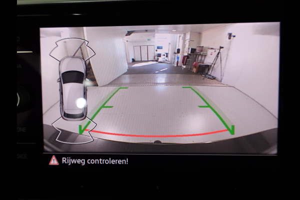 Volkswagen T-Roc 1.5 TSI R-Line 150 pk Automaat (DSG) | Verlengde garantie | Navigatie | Trekhaak (afneembaar) | Parkeersensoren (Park assist) | Achteruitrijcamera | R-Line |