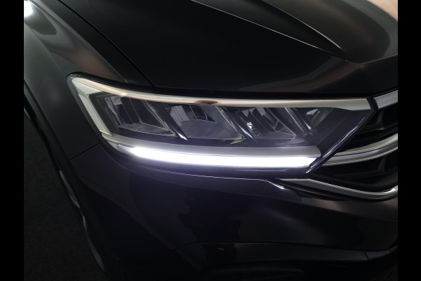 Volkswagen T-Roc 1.5 TSI R-Line 150 pk Automaat (DSG) | Verlengde garantie | Navigatie | Trekhaak (afneembaar) | Parkeersensoren (Park assist) | Achteruitrijcamera | R-Line |