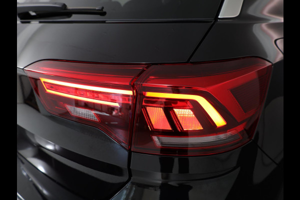 Volkswagen T-Roc 1.5 TSI R-Line 150 pk Automaat (DSG) | Verlengde garantie | Navigatie | Trekhaak (afneembaar) | Parkeersensoren (Park assist) | Achteruitrijcamera | R-Line |