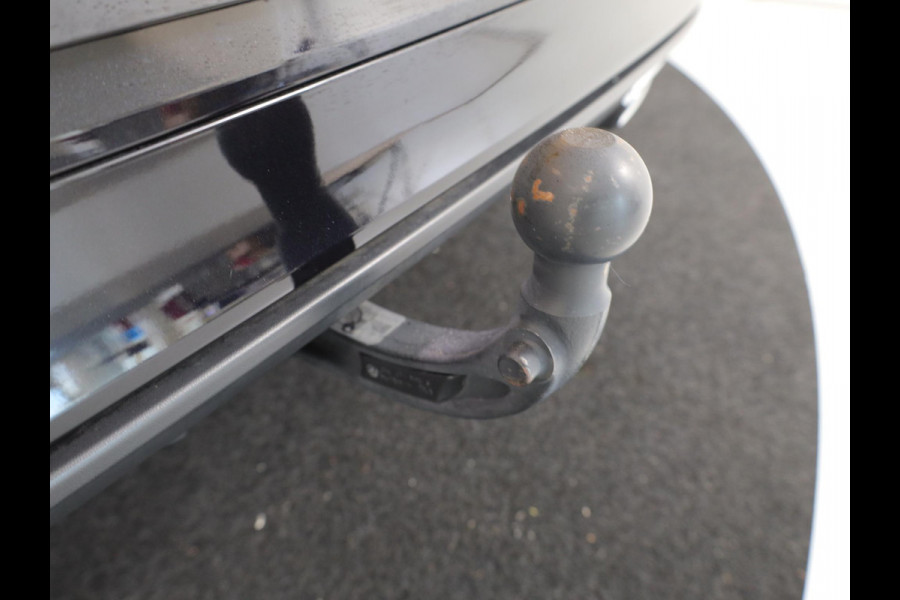 Volkswagen T-Roc 1.5 TSI R-Line 150 pk Automaat (DSG) | Verlengde garantie | Navigatie | Trekhaak (afneembaar) | Parkeersensoren (Park assist) | Achteruitrijcamera | R-Line |