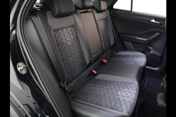 Volkswagen T-Roc 1.5 TSI R-Line 150 pk Automaat (DSG) | Verlengde garantie | Navigatie | Trekhaak (afneembaar) | Parkeersensoren (Park assist) | Achteruitrijcamera | R-Line |
