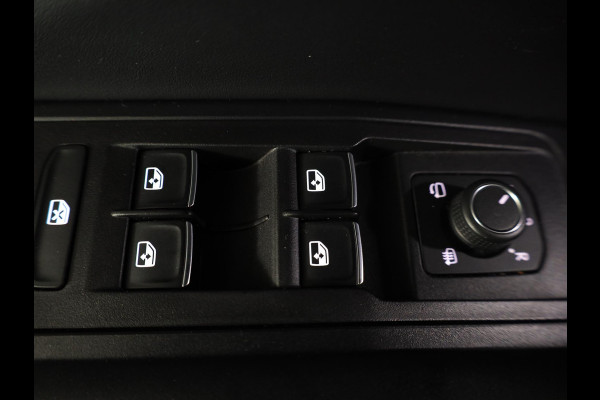 Volkswagen T-Roc 1.5 TSI R-Line 150 pk Automaat (DSG) | Verlengde garantie | Navigatie | Trekhaak (afneembaar) | Parkeersensoren (Park assist) | Achteruitrijcamera | R-Line |