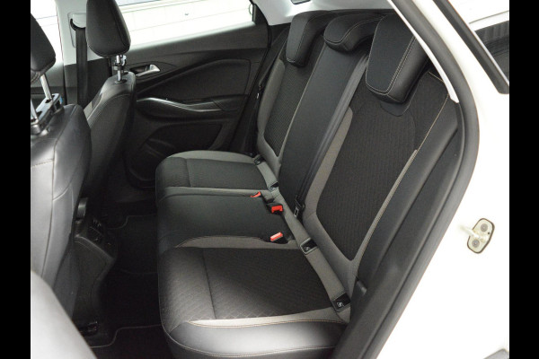 Opel Grandland X 1.2 Turbo Business + 130 PK | NAVIGATIE & CARPLAY | ACHTERUITRIJCAMERA MET SENSOREN | E.C.C. | SIDE STEPS | 19" L.M.V. MET ALL SEASON BANDEN |