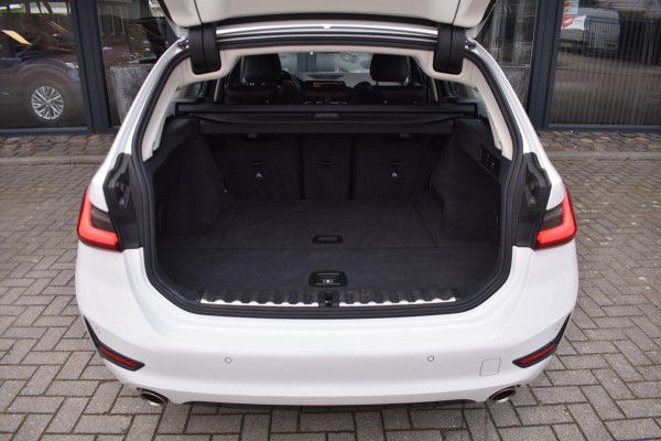 BMW 3 Serie Touring 318i High Executive Sport Line | TREKHAAK | APPLE CARPLAY | NAP | DEALER ONDERHOUDEN | ANDROID AUTO