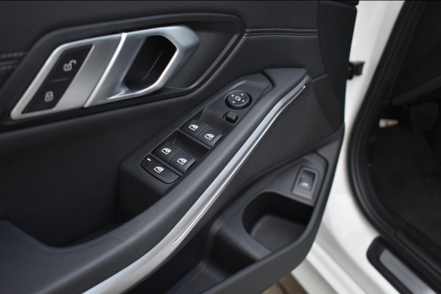 BMW 3 Serie Touring 318i High Executive Sport Line | TREKHAAK | APPLE CARPLAY | NAP | DEALER ONDERHOUDEN | ANDROID AUTO