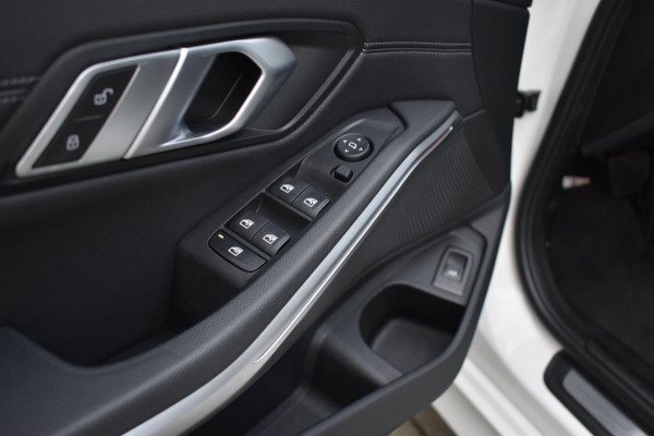 BMW 3 Serie Touring 318i High Executive Sport Line | TREKHAAK | APPLE CARPLAY | NAP | DEALER ONDERHOUDEN | ANDROID AUTO