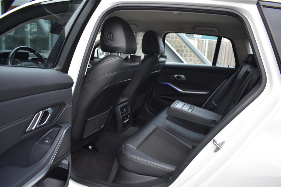 BMW 3 Serie Touring 318i High Executive Sport Line | TREKHAAK | APPLE CARPLAY | NAP | DEALER ONDERHOUDEN | ANDROID AUTO
