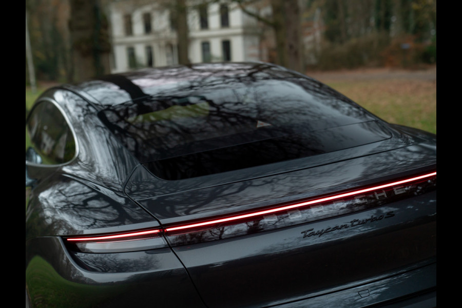 Porsche Taycan Turbo S 93 kWh | SportDesign Carbon | Burmester | Keramisch | PDCC Sport | Porsche Approved 12-2026