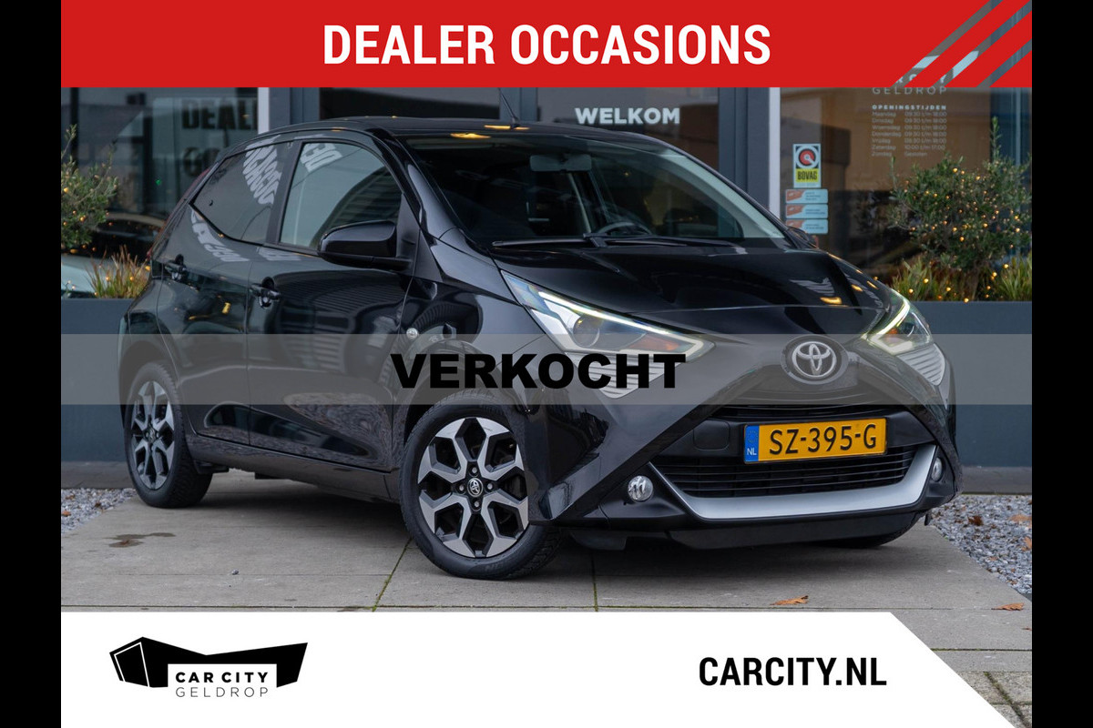 Toyota Aygo 1.0 VVT-i x-first / Carplay / Camera / Subwoofer / LM velgen