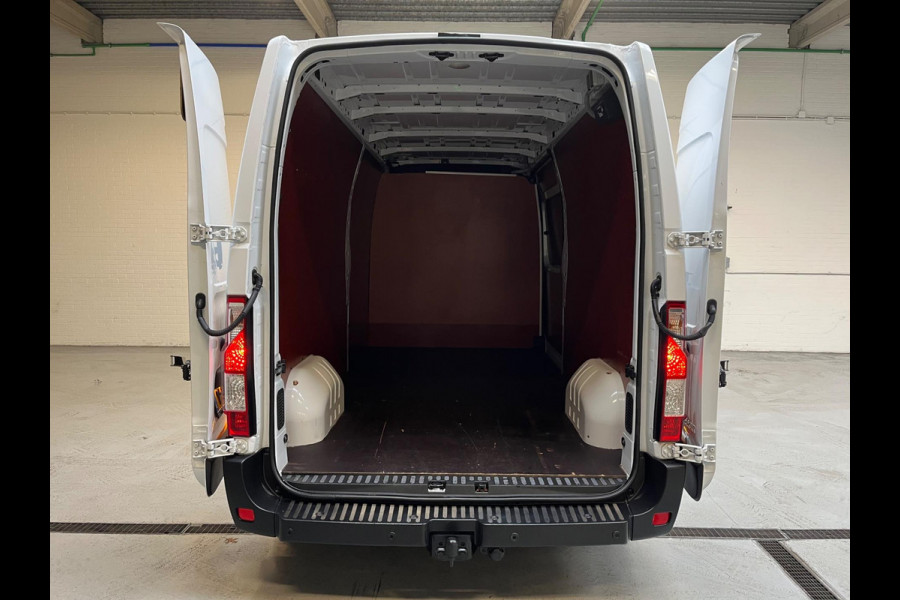 Renault Master T35 2.3 dCi 170PK euro6 L3H2 3Persoons Airco, Navigatie, Omvormer V230, Luchtvering, Trekhaak, RIJKLAARPRIJS!