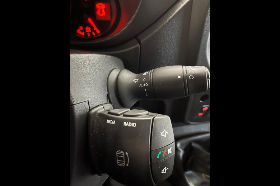 Renault Master T35 2.3 dCi 170PK euro6 L3H2 3Persoons Airco, Navigatie, Omvormer V230, Luchtvering, Trekhaak, RIJKLAARPRIJS!