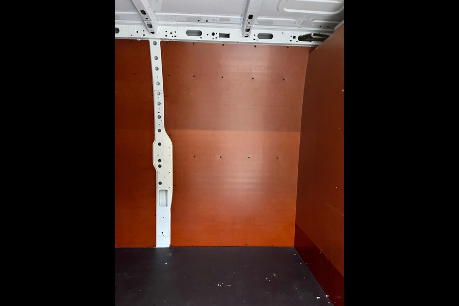 Renault Master T35 2.3 dCi 170PK euro6 L3H2 3Persoons Airco, Navigatie, Omvormer V230, Luchtvering, Trekhaak, RIJKLAARPRIJS!