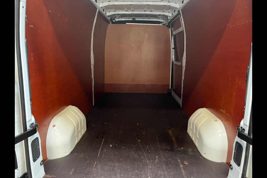 Renault Master T35 2.3 dCi 170PK euro6 L3H2 3Persoons Airco, Navigatie, Omvormer V230, Luchtvering, Trekhaak, RIJKLAARPRIJS!
