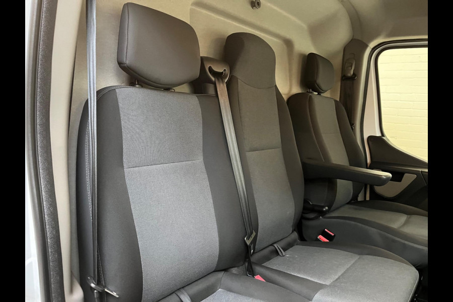 Renault Master T35 2.3 dCi 170PK euro6 L3H2 3Persoons Airco, Navigatie, Omvormer V230, Luchtvering, Trekhaak, RIJKLAARPRIJS!